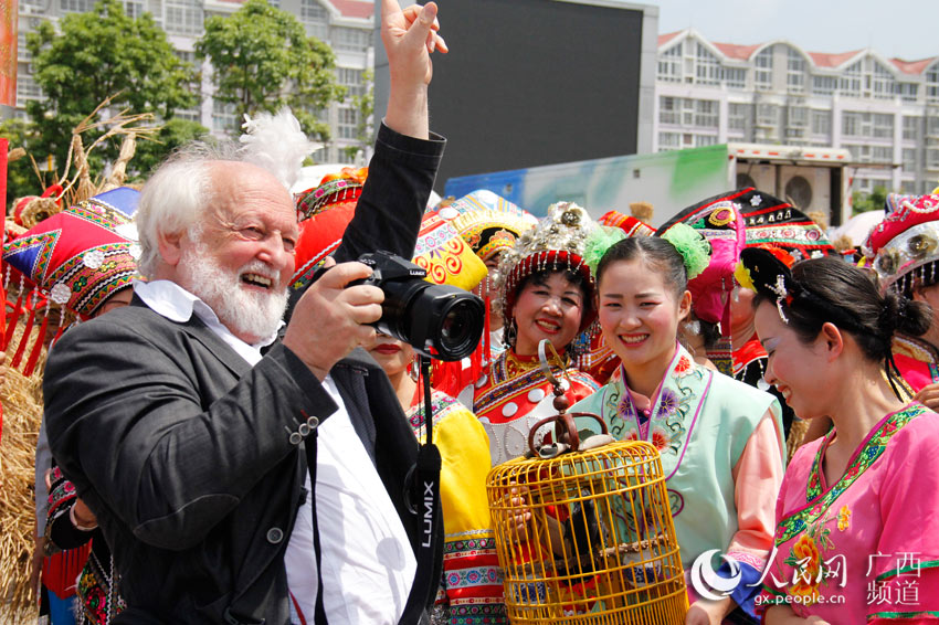外國游客同慶“壯族三月三”